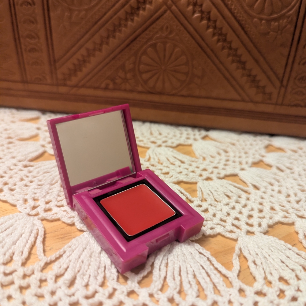 Cherry Red Basma Mini Compact Blush with Mirror